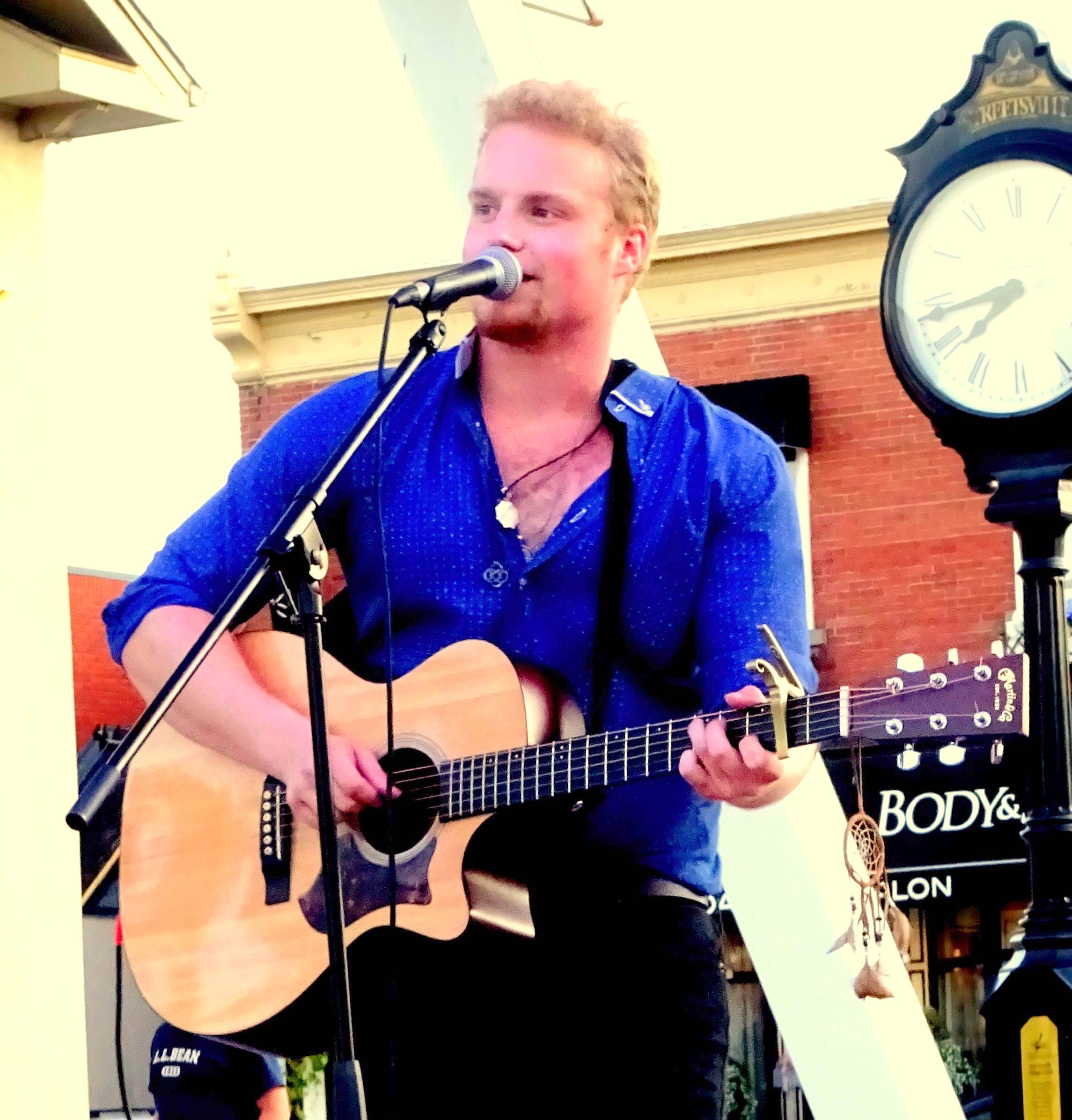 Blues Musician Jacob Bihum performs at Streetsville Village Square 23 Aug 2019. Photo by I Lee.